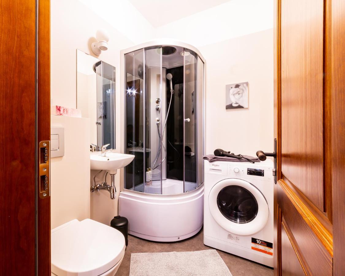 شقة Gourmet Storie'S Ap 68Sqm Renovated Free Parking ريغا المظهر الخارجي الصورة